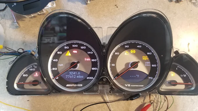 Mercedes-Benz W230 SL500 AMG — LCDs Restored to New